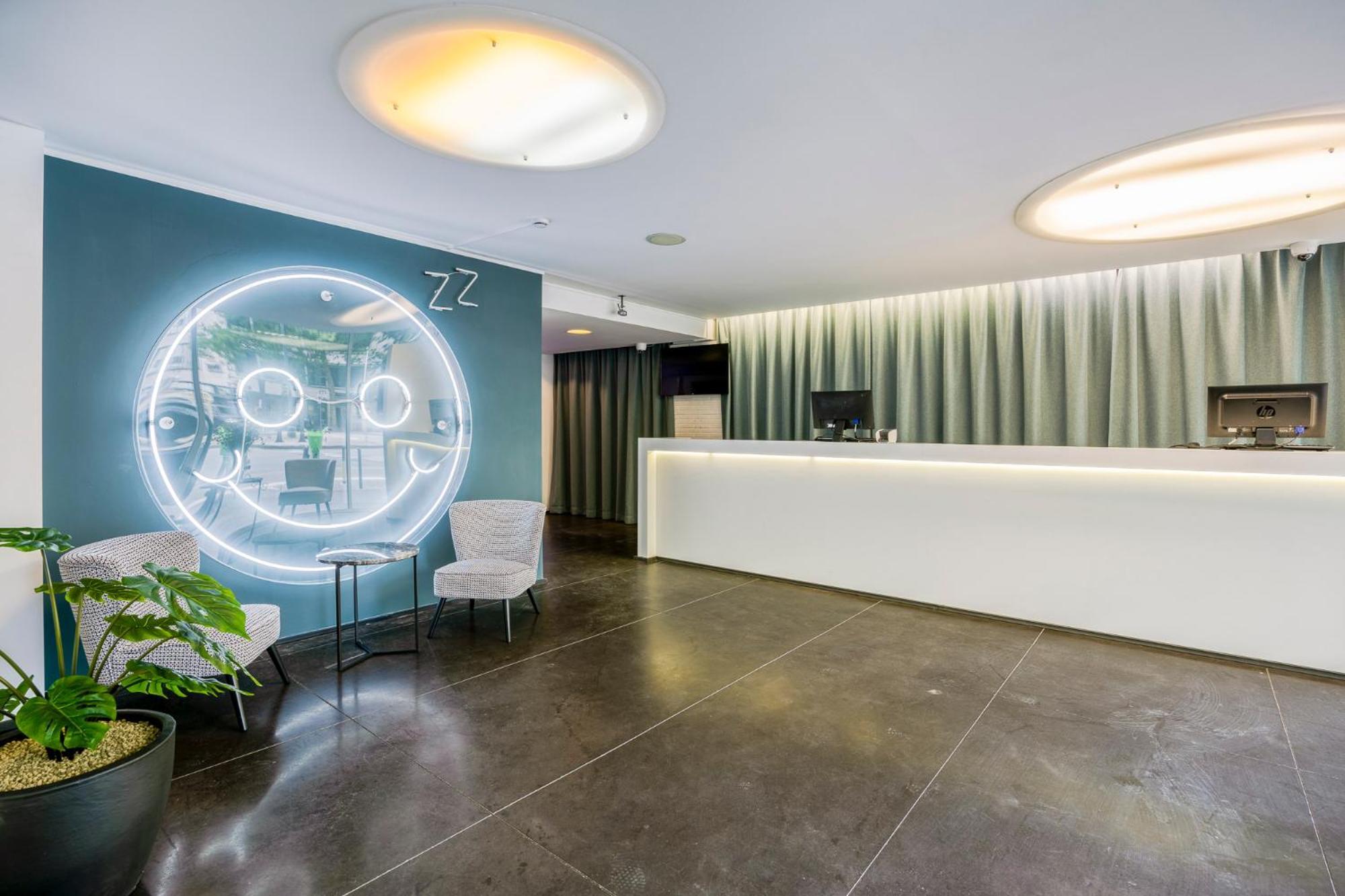 Ibis Styles Louise 3*